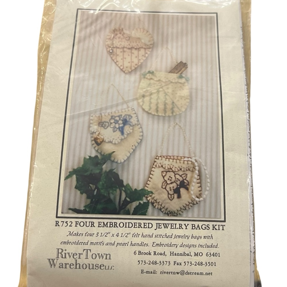 RIVER TOWN WAREHOUSE R-752 Four Embroidered Jewelry Bags Kit Vintage NEW